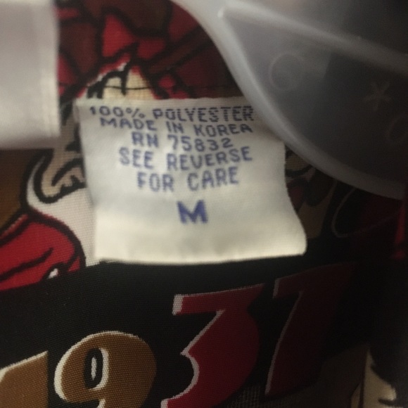 🔥SOLD🔥Disney Button Down Shirt - Picture 6 of 6